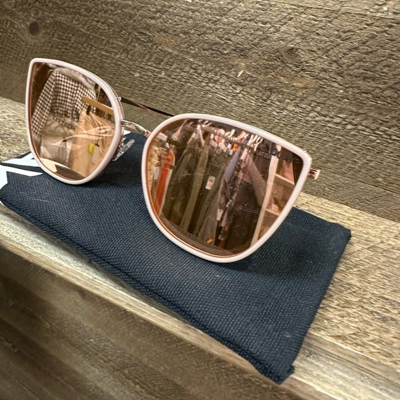 QUAY Australia “Flat Out” Cat Eye Sunglasses – Blush Pink / Rose Gold QUAY Australia “Flat Out” Cat Eye Sunglasses – Blush Pink  main image 4